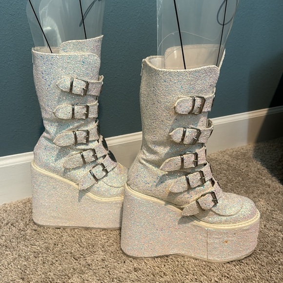 Demonia boots size 10 - Picture 2 of 5